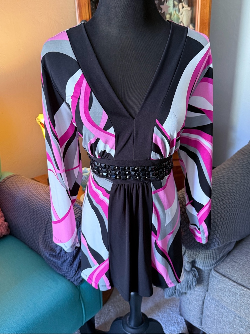 Women's V-Neck Black and Pink Patterned Long-Sleeve Tunic